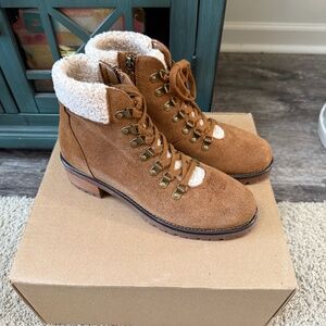 NIB Blondo Waterproof Hiking Brown Suede Shearling Lug Boots 9.5